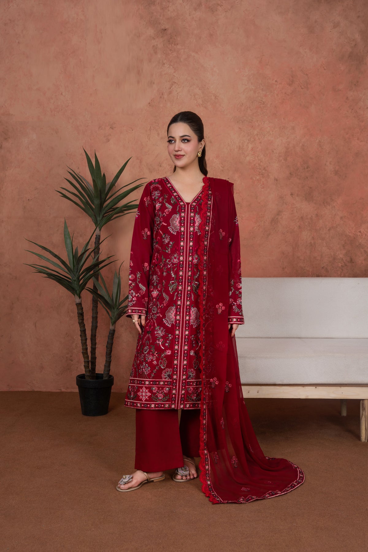 Crimson Mehr Royale-Embroidered 3pc